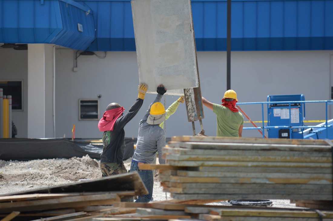 Foto durante a mudança do nome